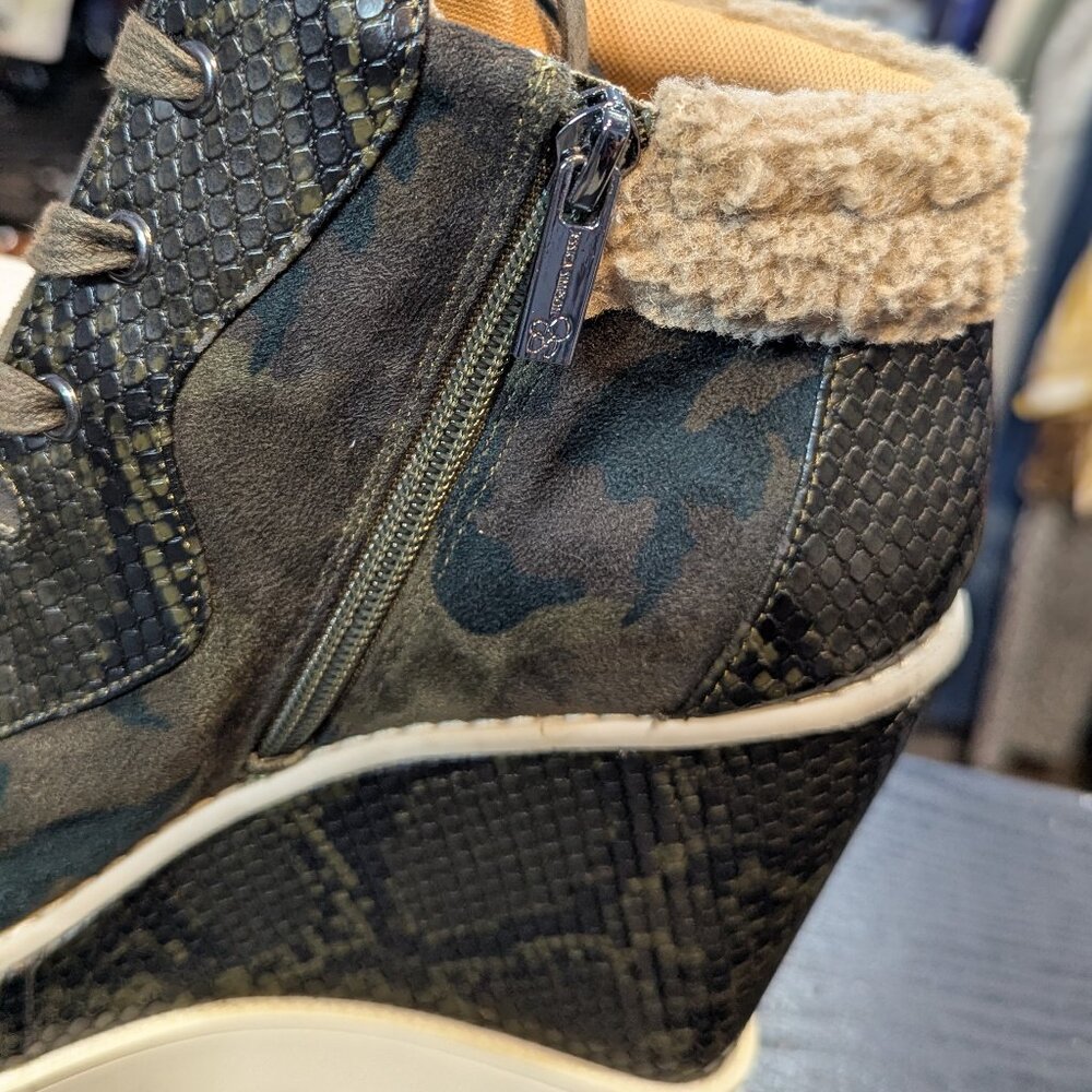 Jessica Simpson Camo Wedge Sneakers with Shearling - Picture 3 of 7